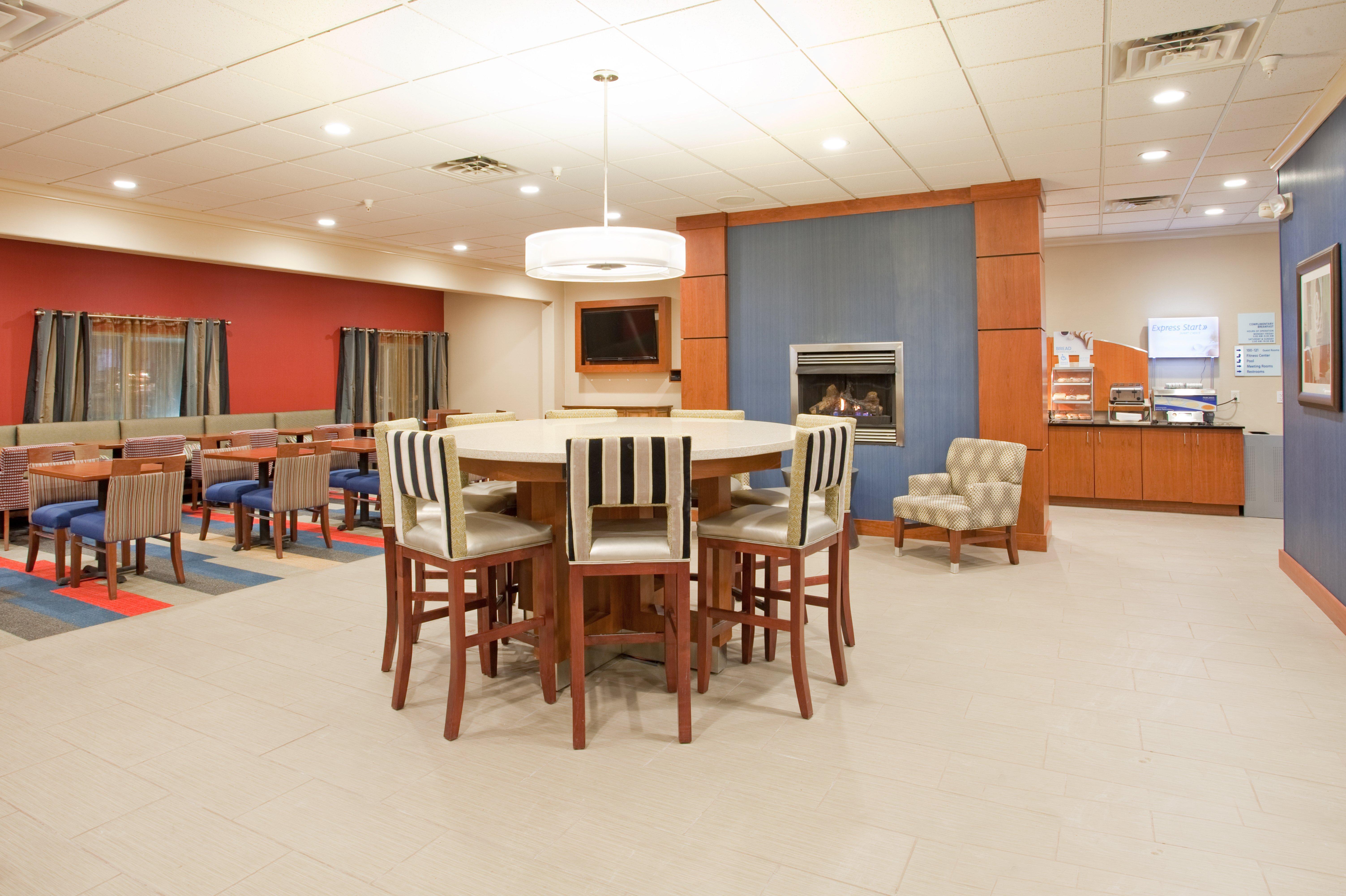 Holiday Inn Express Hotel & Suites Beatrice By Ihg Exterior foto