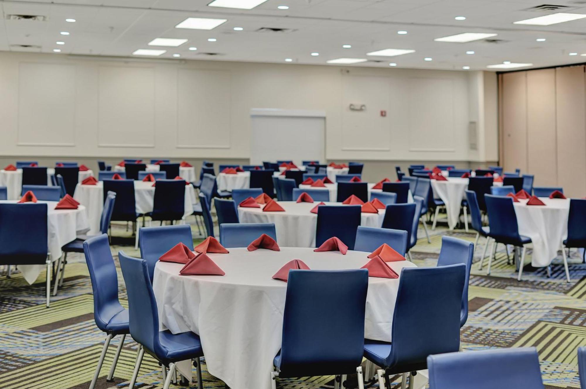 Holiday Inn Express Hotel & Suites Beatrice By Ihg Exterior foto