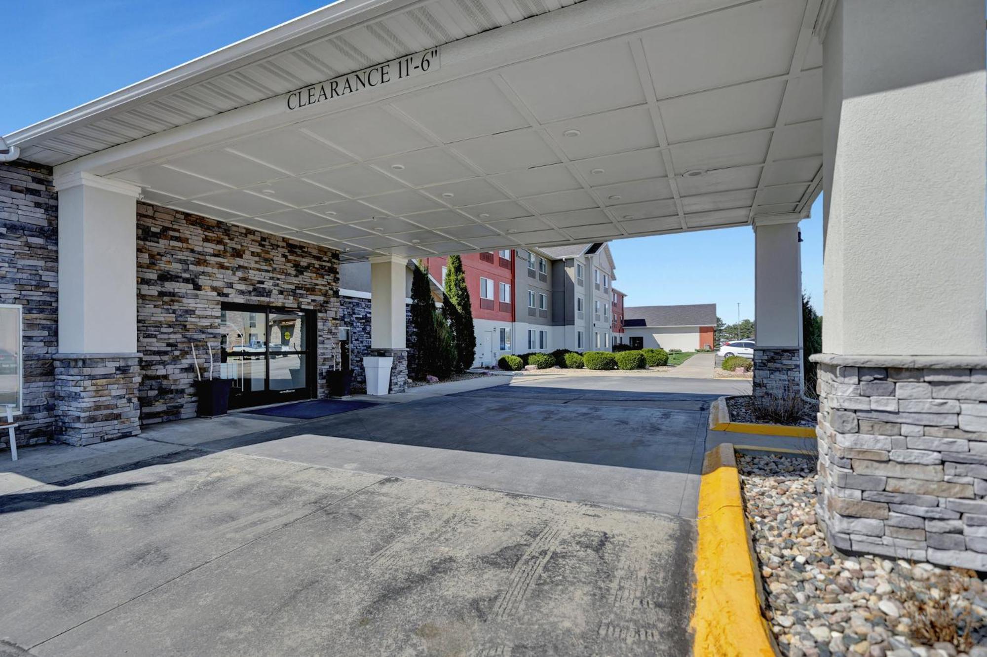 Holiday Inn Express Hotel & Suites Beatrice, An Ihg Hotel Exterior foto