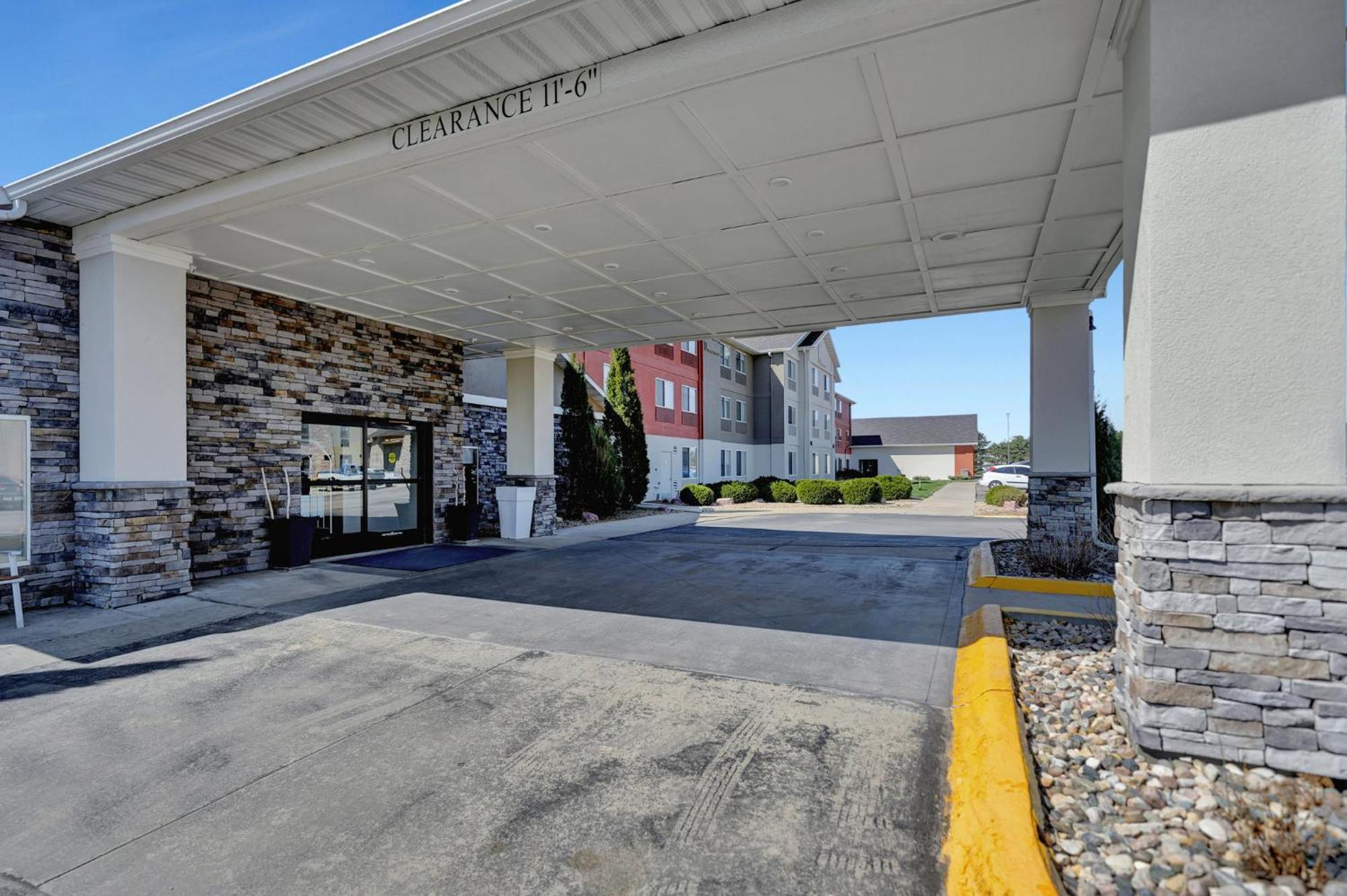 Holiday Inn Express Hotel & Suites Beatrice By Ihg Exterior foto